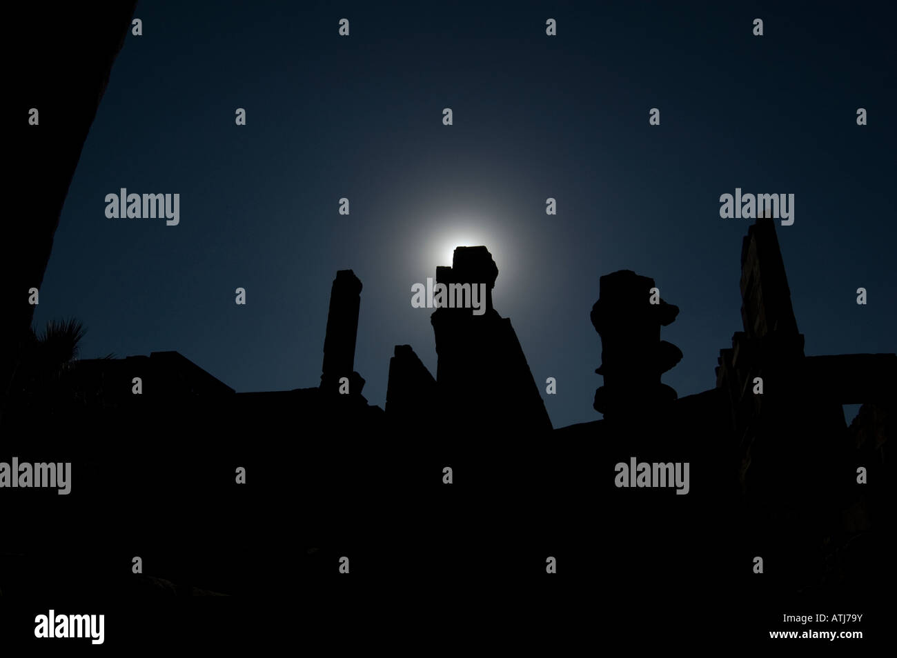 Silhouette presso il Tempio di Karnak, Egitto Foto Stock