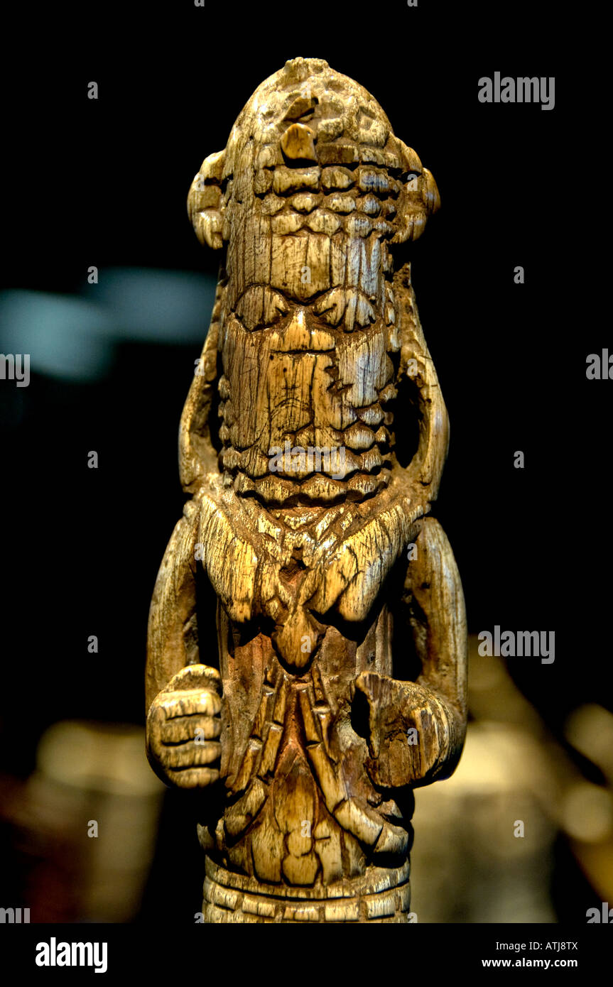 Bone Rare Figurine 19 - 20 ° secolo Toba Batak (Toba, Karo, Simalungun, Pak Pak, Mandailing, Angkola)Batak tribù, Lago Toba, Sumatra, Indonesia Foto Stock