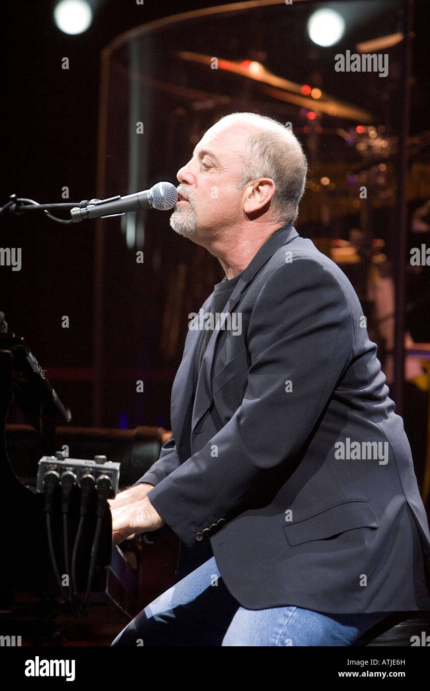 Billy Joel eseguita in concerto presso la University of Virginia John Paul Jones Arena in Charlottesville, VA nel febbraio 23, 2007. Foto Stock
