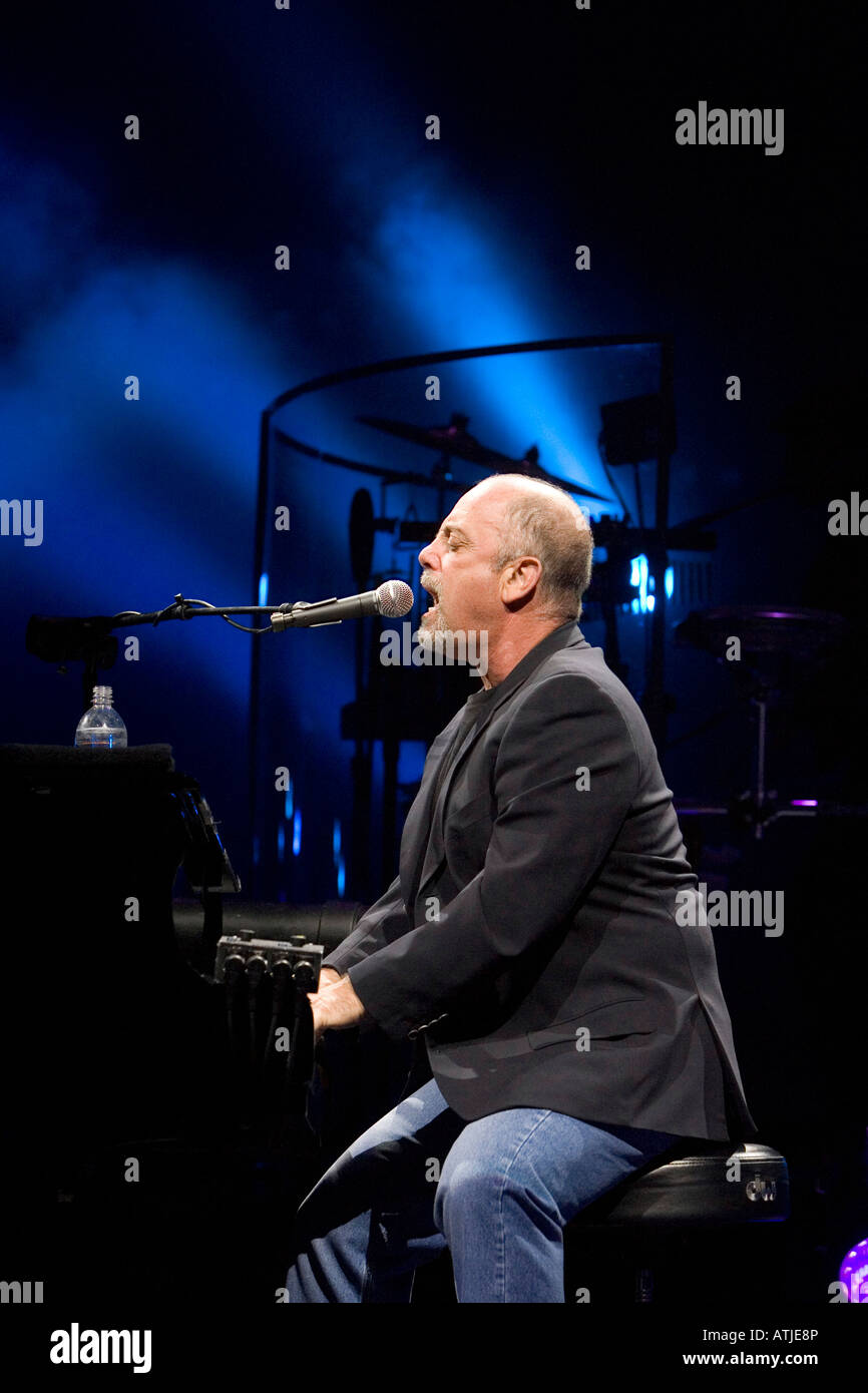 Billy Joel eseguita in concerto presso la University of Virginia John Paul Jones Arena in Charlottesville, VA nel febbraio 23, 2007. Foto Stock