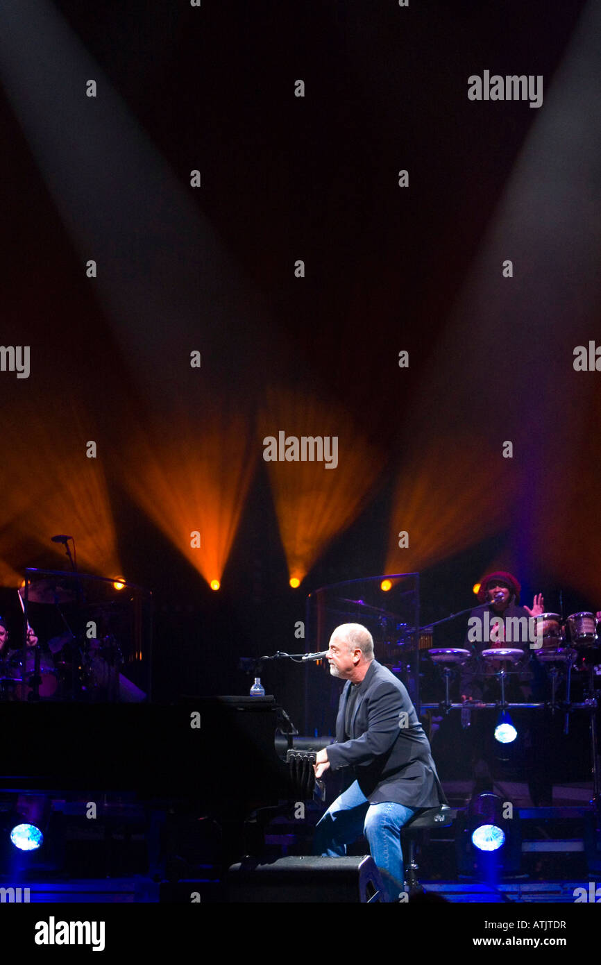 Billy Joel eseguita in concerto presso la University of Virginia John Paul Jones Arena in Charlottesville, VA nel febbraio 23, 2007. Foto Stock
