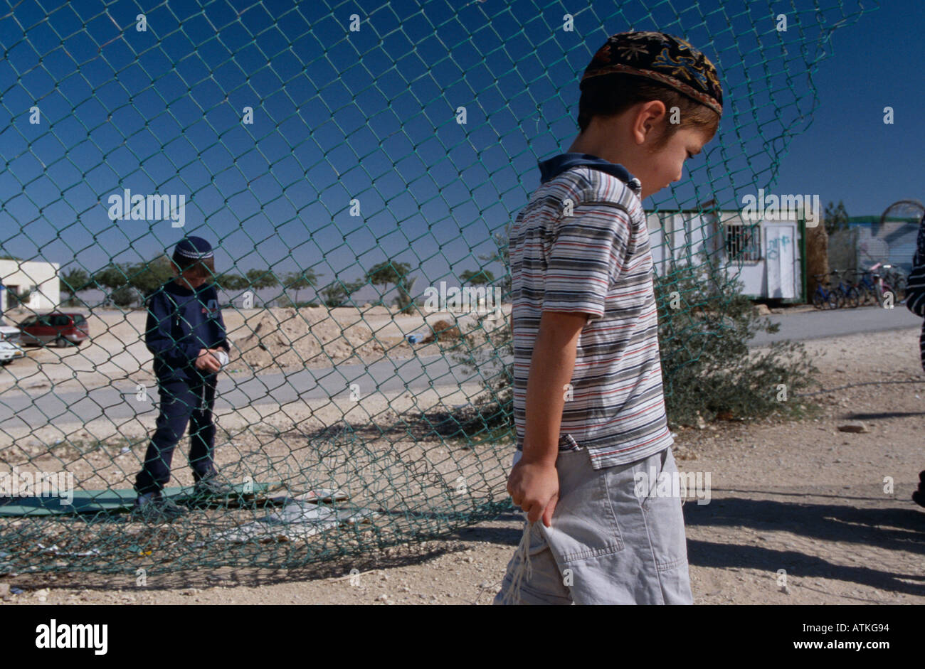 Bambini che giocano in un insediamento ebraico in Yericho Foto Stock