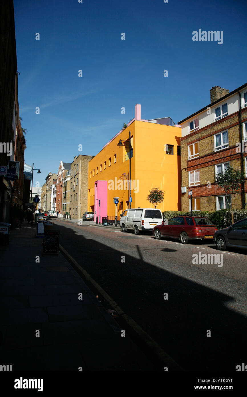 Guardando verso il basso Bermondsey Street per la moda e il Museo del Tessuto, Bermondsey, Londra Foto Stock