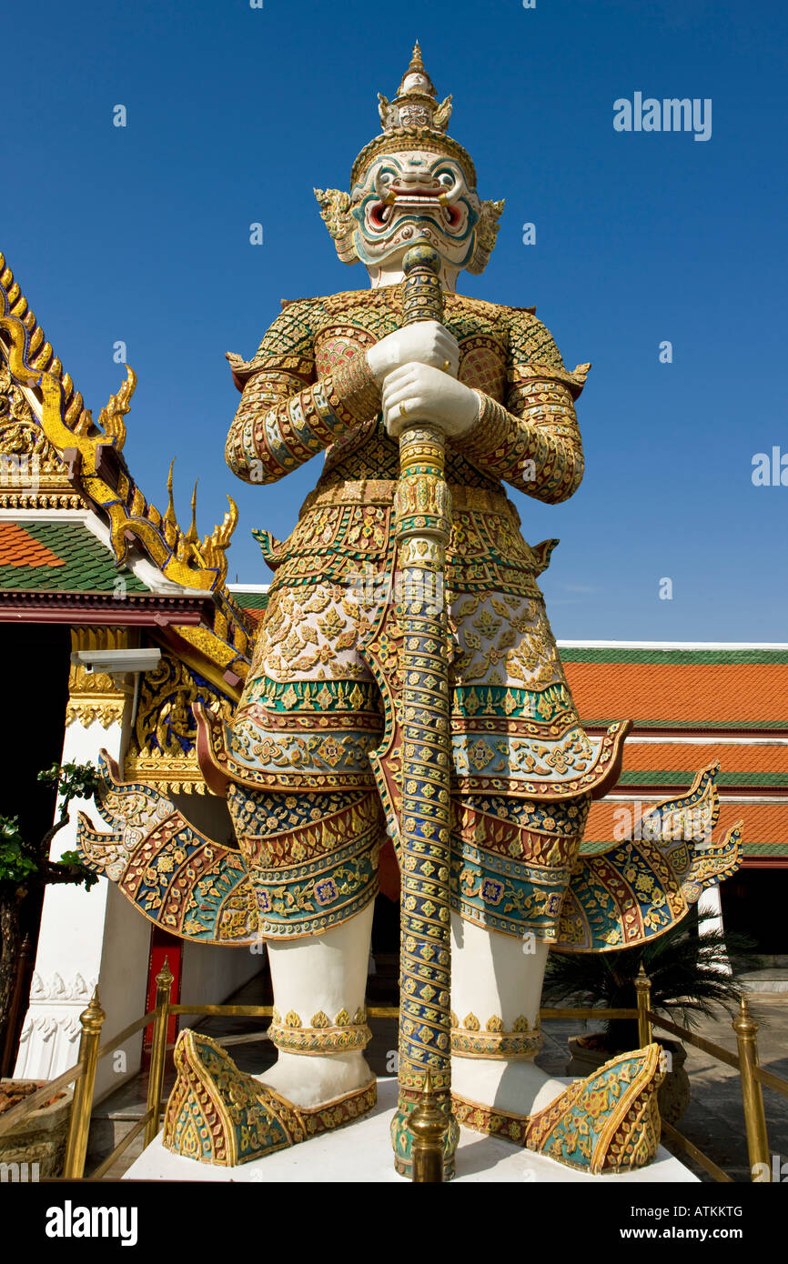Chedi di guardia di Wat Phra Kaeo tempio a Bangkok Foto Stock
