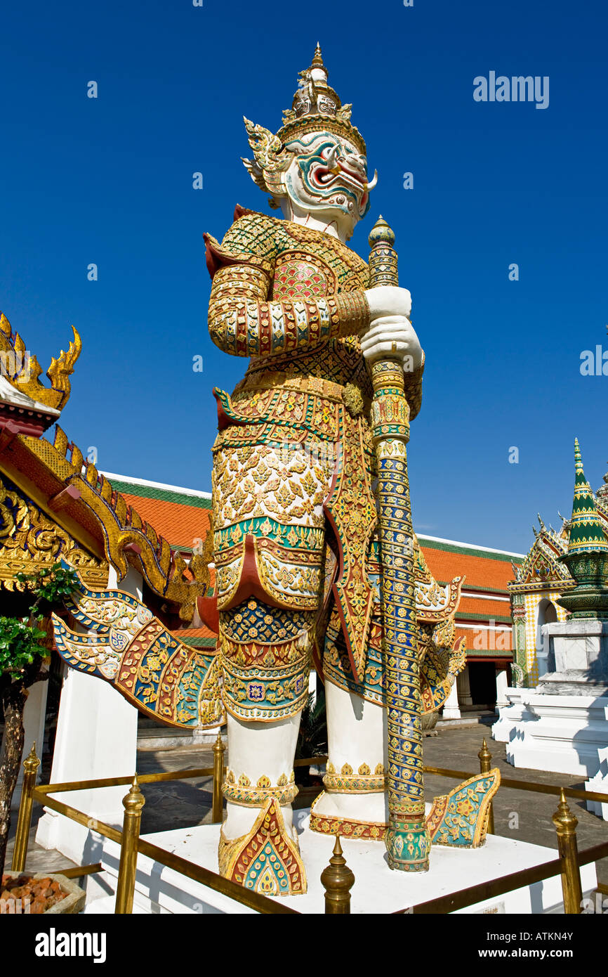 Chedi di guardia di Wat Phra Kaeo tempio a Bangkok Foto Stock