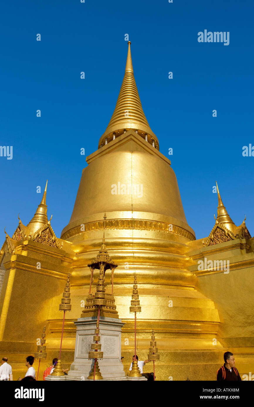 Phra Si Rattana chedi in Wat Phra Kaeo tempio a Bangkok Foto Stock