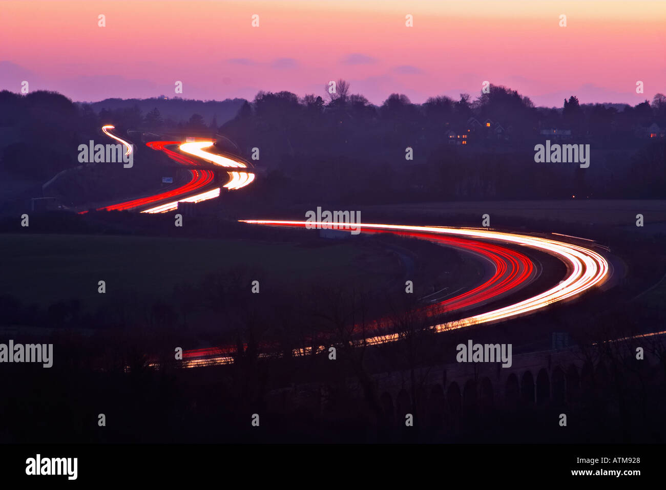 Autostrada autostrada sentieri di luce in Inghilterra UK Gran Bretagna Regno Unito Foto Stock
