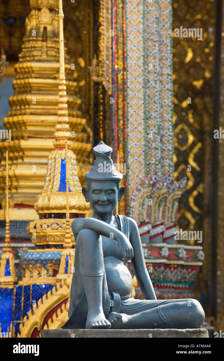 Statua del Buddah in Wat Phra kaeo tempio a Bangkok Foto Stock