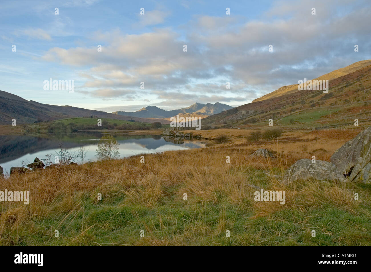Mount Snowdon da Llyn Mymbyr Foto Stock