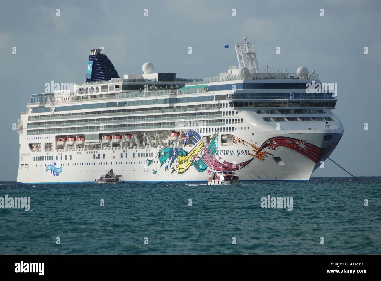La NCL Norwegian Jewel crociera vicino a St Lucia, dei Caraibi. Foto Stock