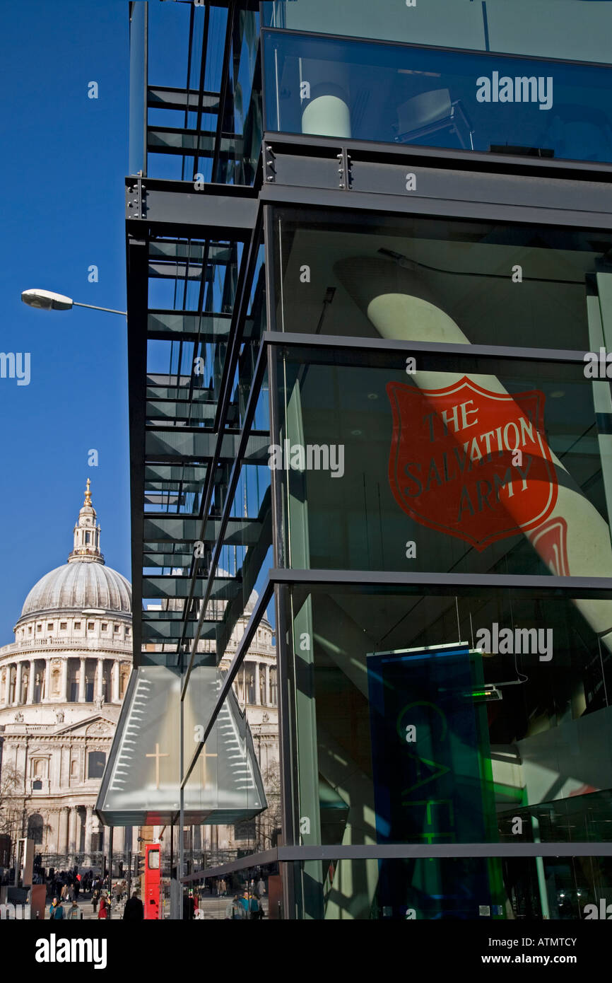 St Pauls Cathedral Esercito della Salvezza internazionale edificio sede Londra Inghilterra Foto Stock