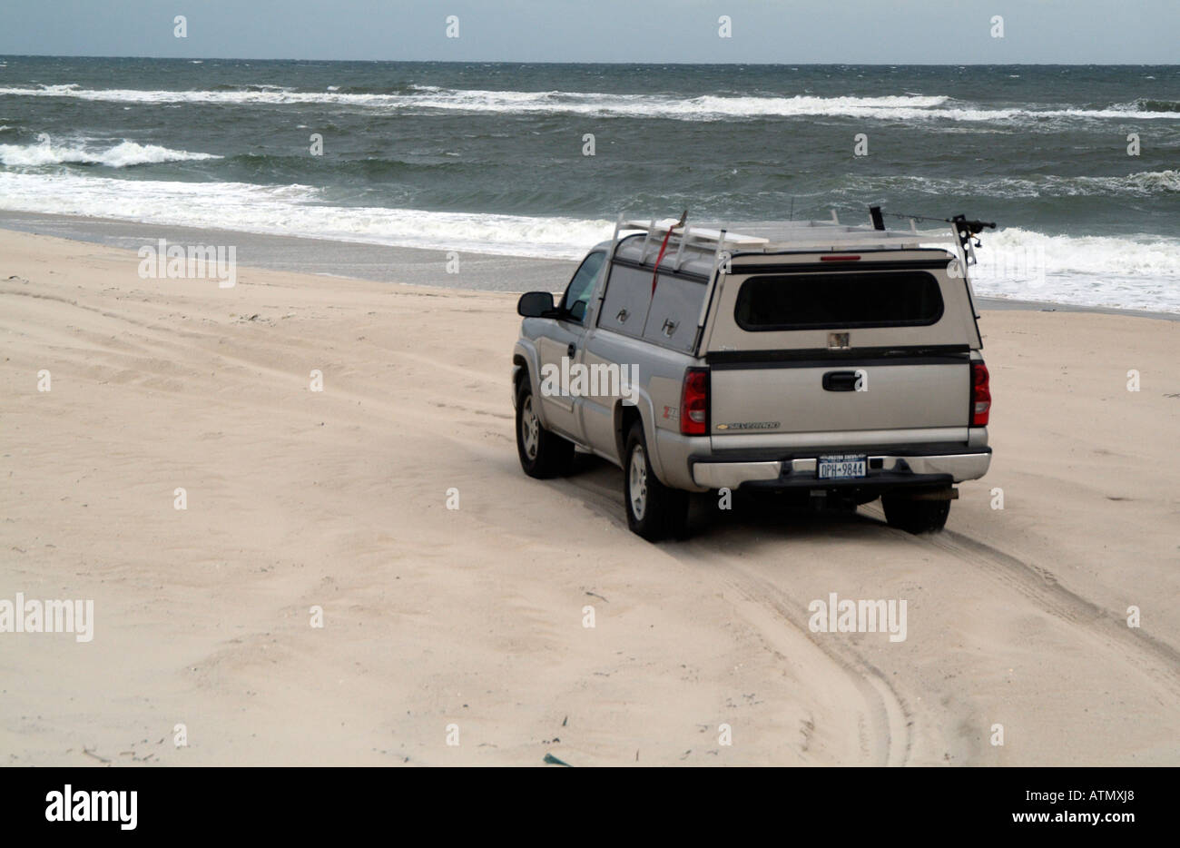 4X4 VEICOLO guida sulla spiaggia a Westhampton Hamptons area di Long Island New York STATI UNITI D'AMERICA Foto Stock