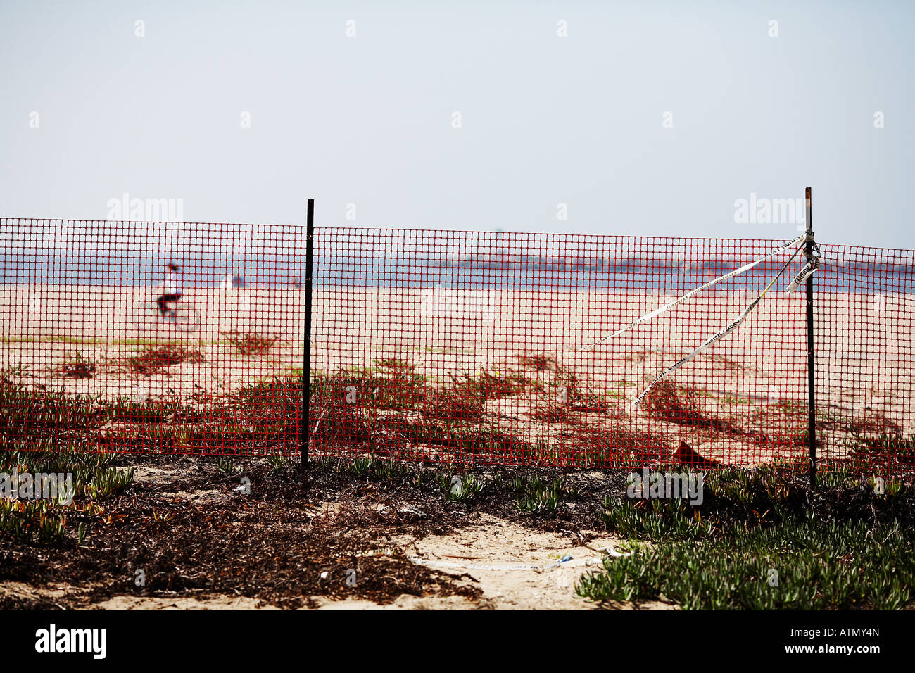 Pezza di rete con molti vuoti in Playa del Rey, Los Angeles County, California USA Foto Stock