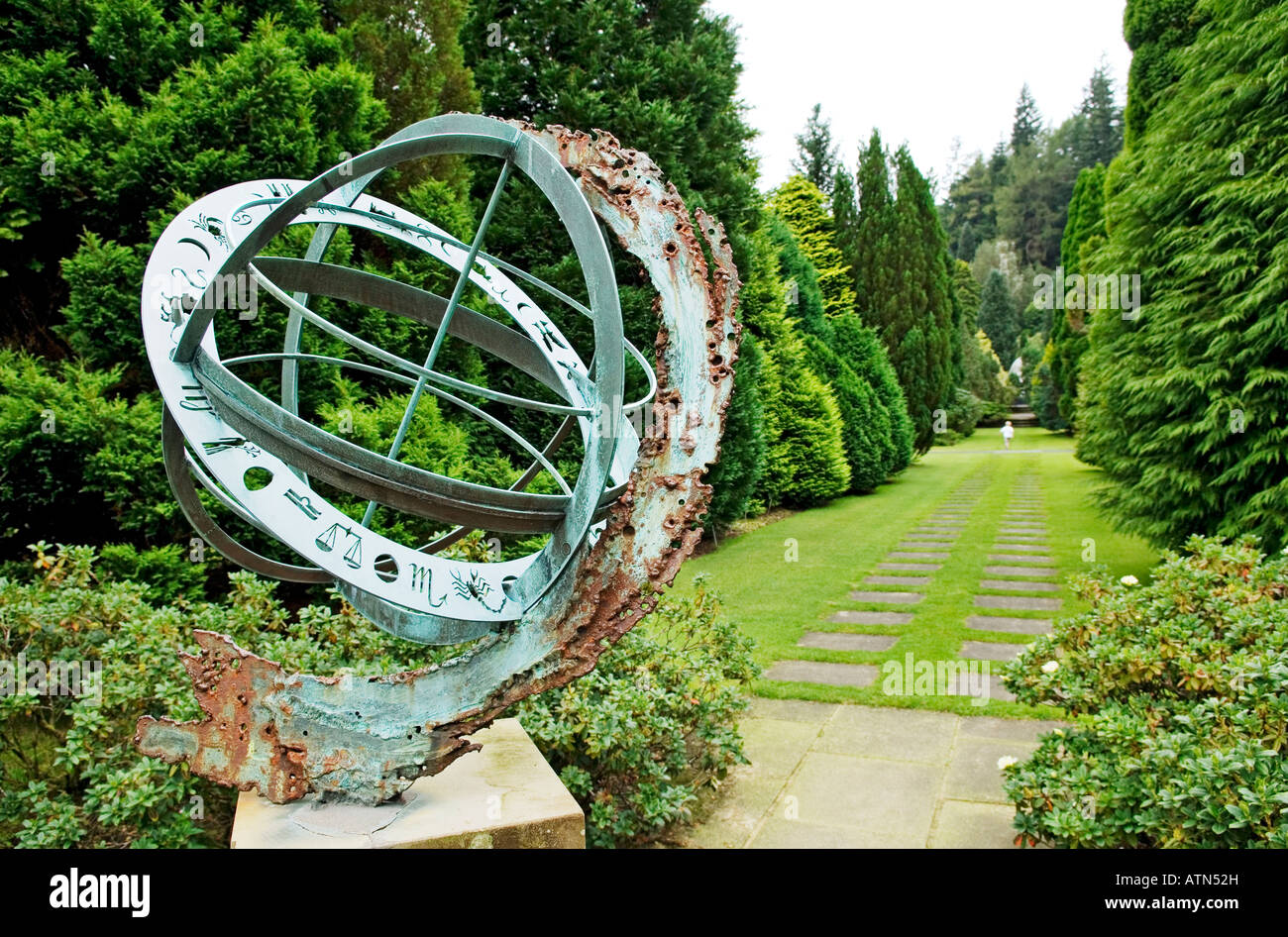 Astrolabio ornamentali a Benmore Botanic Garden vicino a Dunoon, Cowal, Scotland, Regno Unito. Importante East Asian tree e raccolta di piante Foto Stock