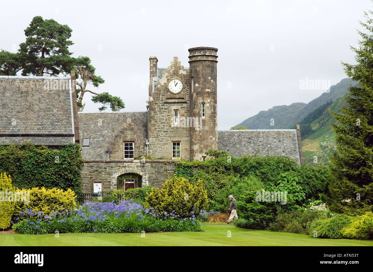 Benmore Botanic Garden vicino a Dunoon, Cowal, Scotland, Regno Unito. Gli edifici del cortile. Importante East Asian tree e raccolta di piante Foto Stock