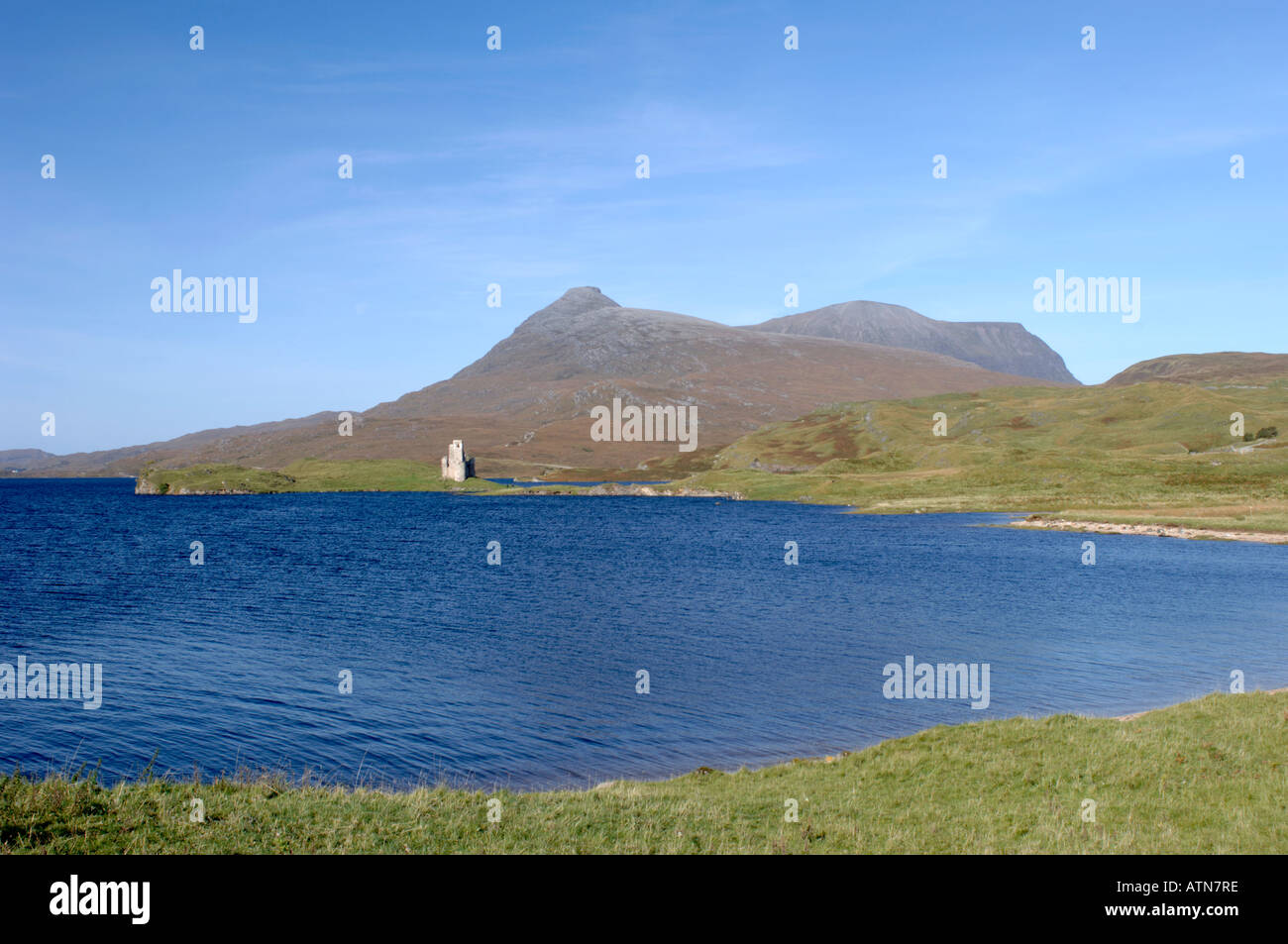 Il castello di Ardvreck Loch Assynt Sutherland. XPL 3862-369 Foto Stock