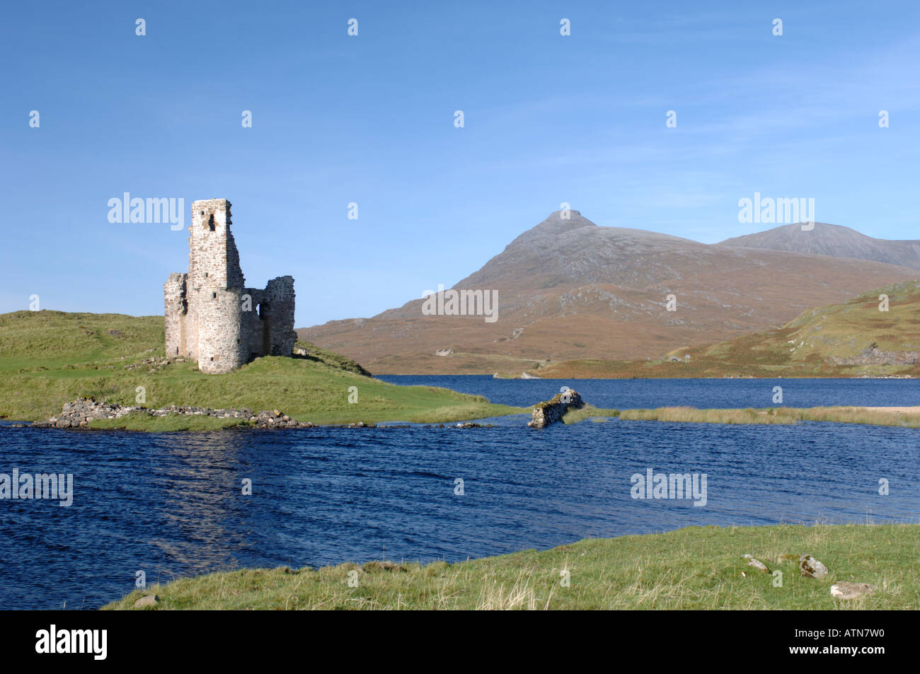 Il castello di Ardvreck Loch Assynt Sutherland. XPL 3864-369 Foto Stock