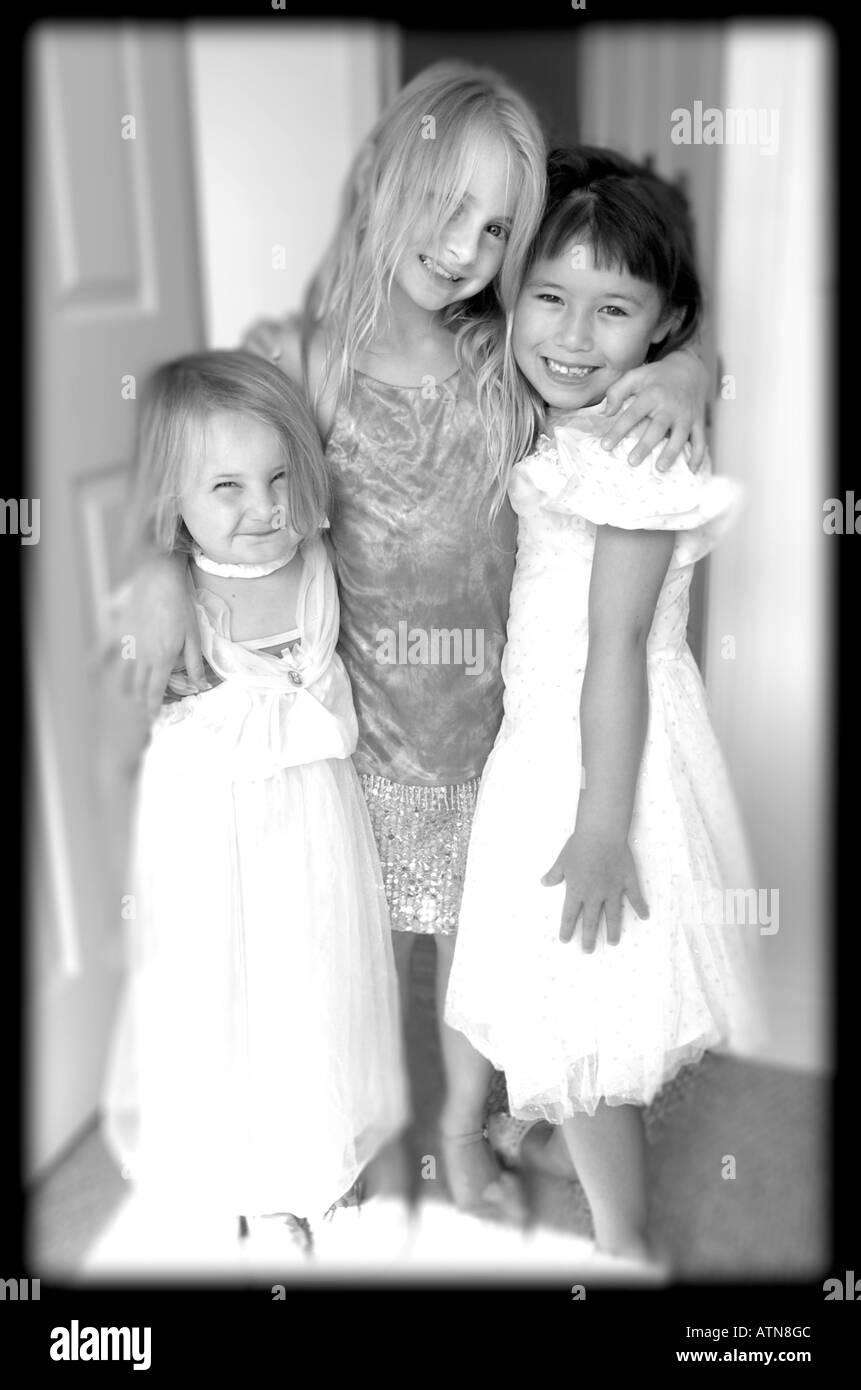 Migliori amici giocare vestire Foto Stock