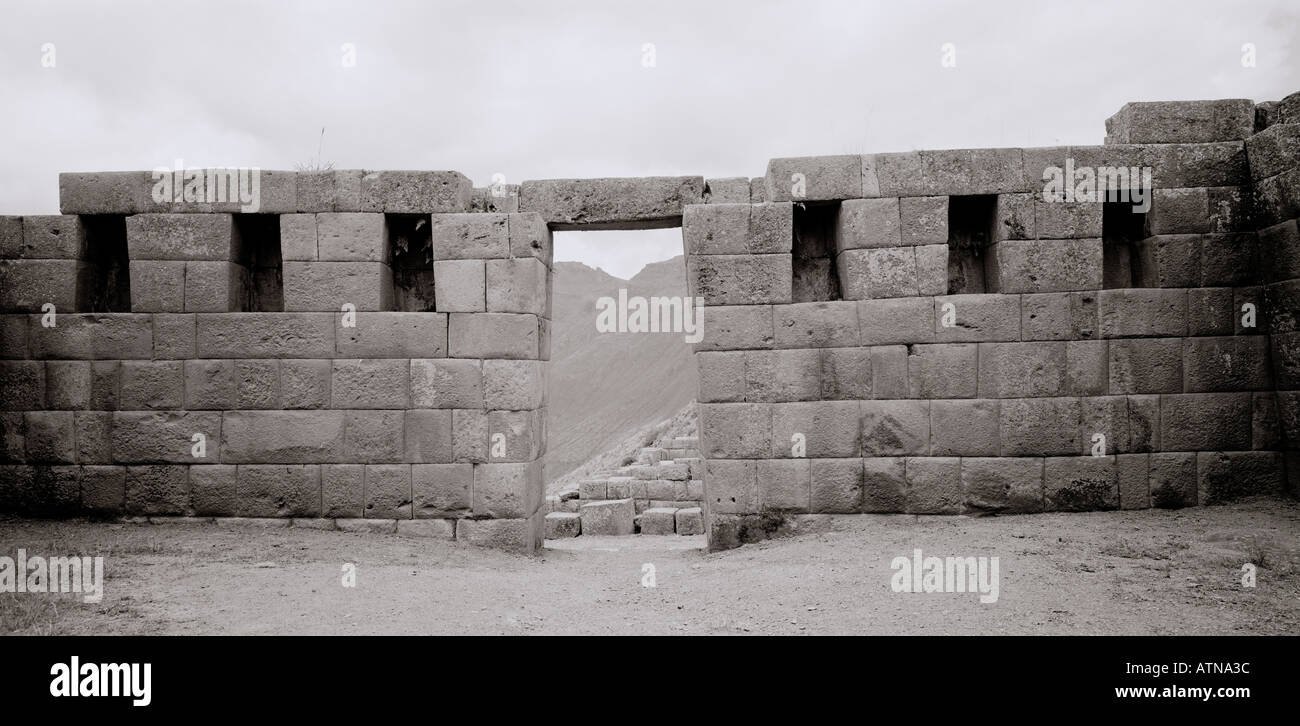 Sul cammino Inca è l'architettura Inca a Pisac rovine nella Valle Sacra nelle Ande peruviane in Perù in Latino America del Sud. Viaggiare Foto Stock