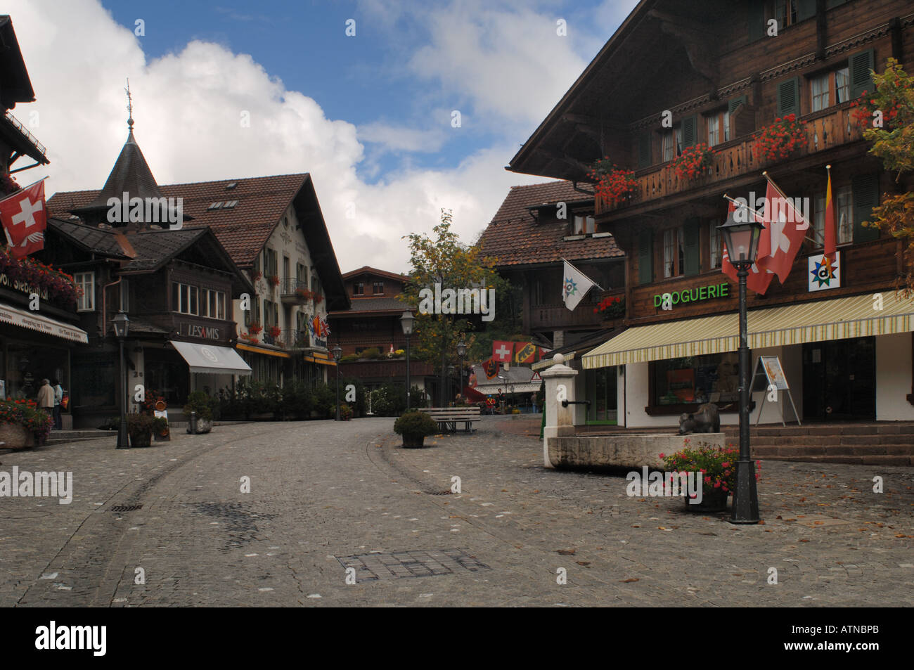 Strada pedonale principale in Gstaad svizzera Foto Stock