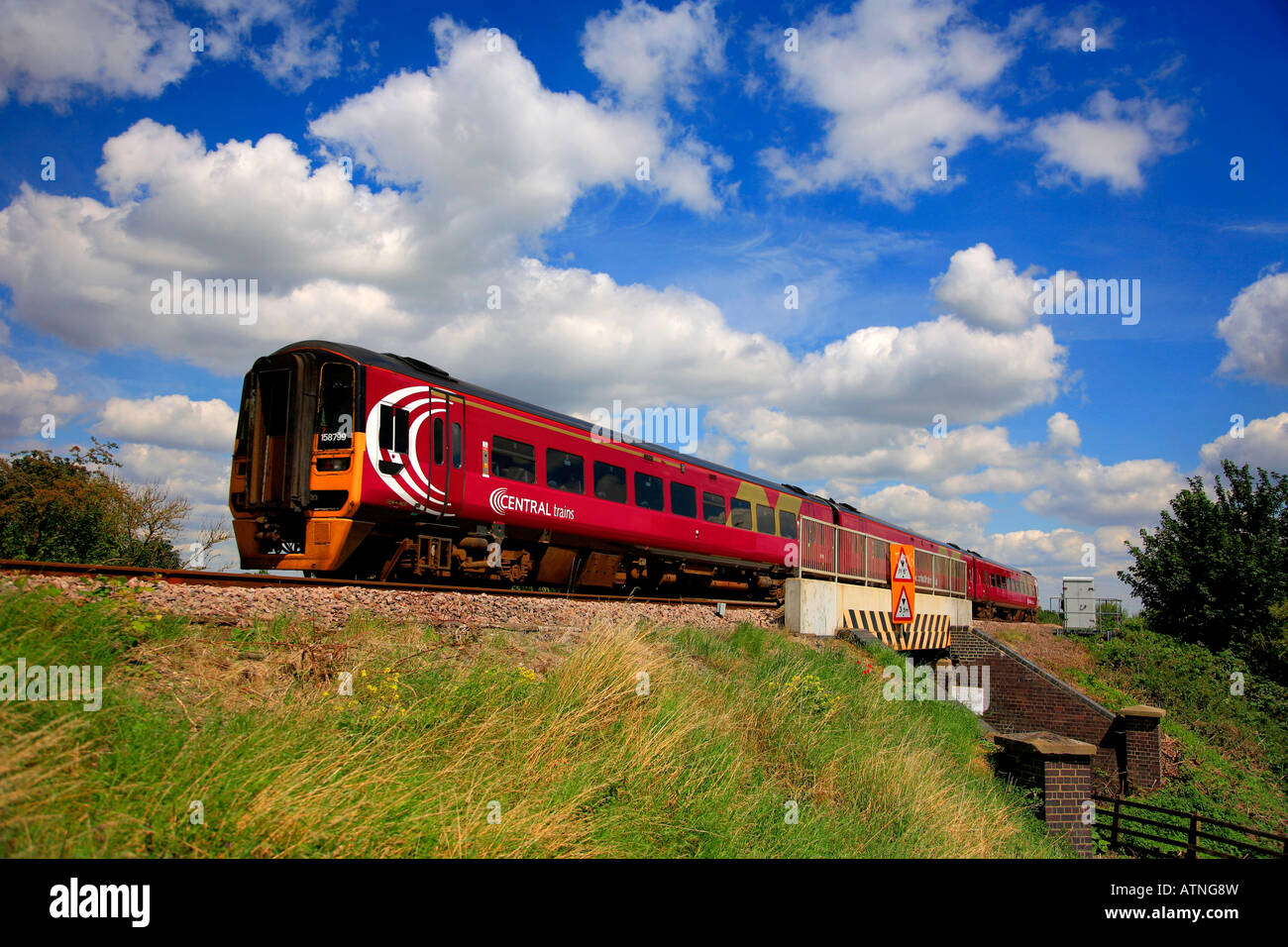 Treni centrale 158799 treno diesel voce unità nella stazione di Ely Cambridgeshire England Regno Unito Foto Stock