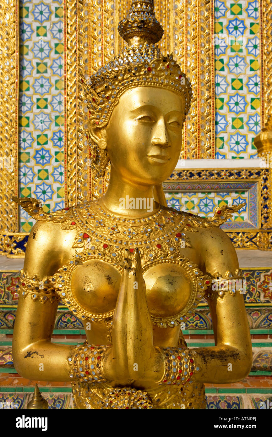 Apsonsi statua in Wat Phra Kaeo tempio a Bangkok Foto Stock