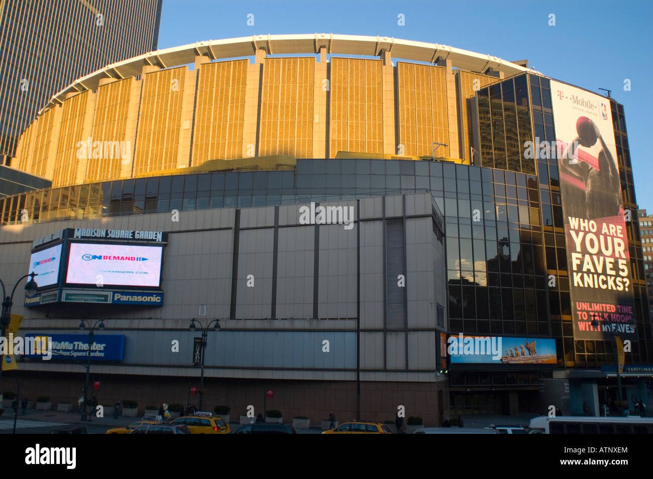 L'Ottava Avenue lato del Madison Square Garden a New York Foto Stock