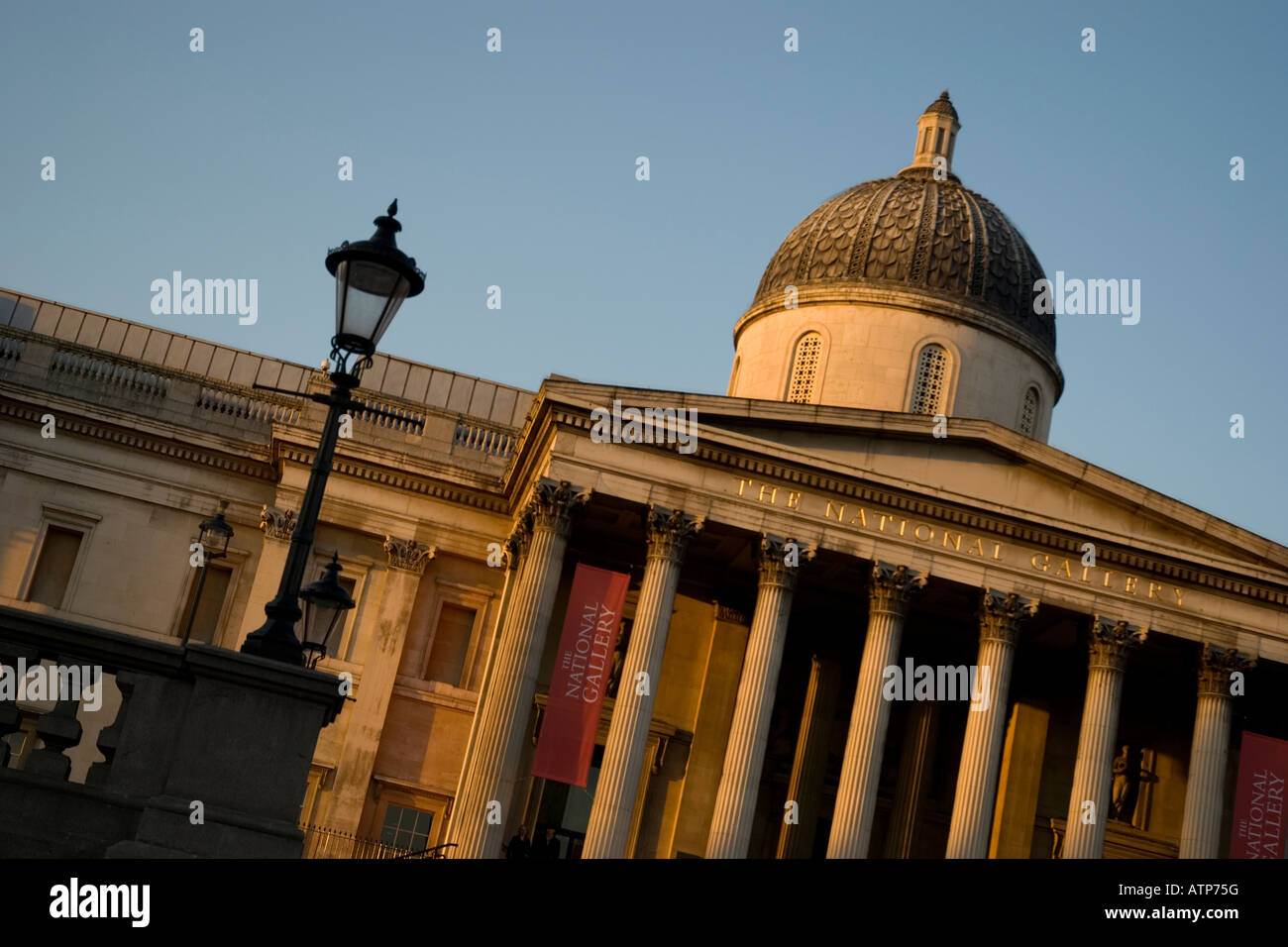 La National Gallery in Trafalgar Square, London, Regno Unito Foto Stock