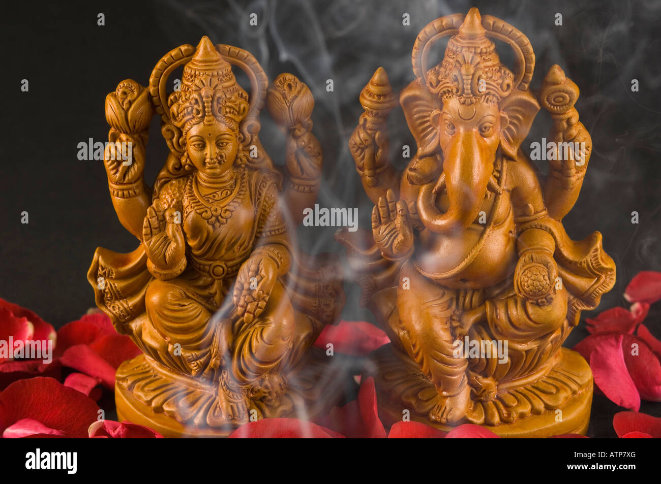 Close-up di una statua del signore Ganesha e la dea Lakshmi Foto Stock