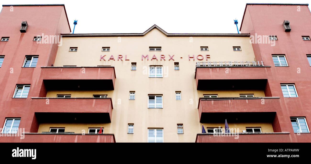 La parte anteriore del Karl Marx Hof, Heiligenstadt, Vienna Foto Stock