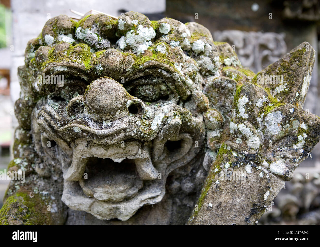 Ammuffito zoomorfi tempio indù Carving Ubud Bali Indonesia Foto Stock