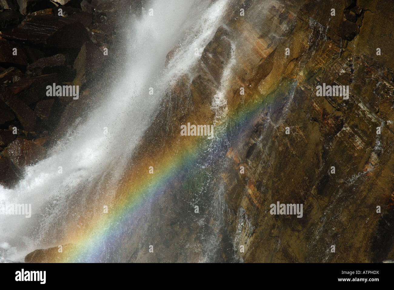 Arcobaleno Arcobaleno acqua cascata del torrente Gran Lauson Cogne Parco Nazionale Gran Paradiso Valnontey Valle d Aosta Italia Foto Stock