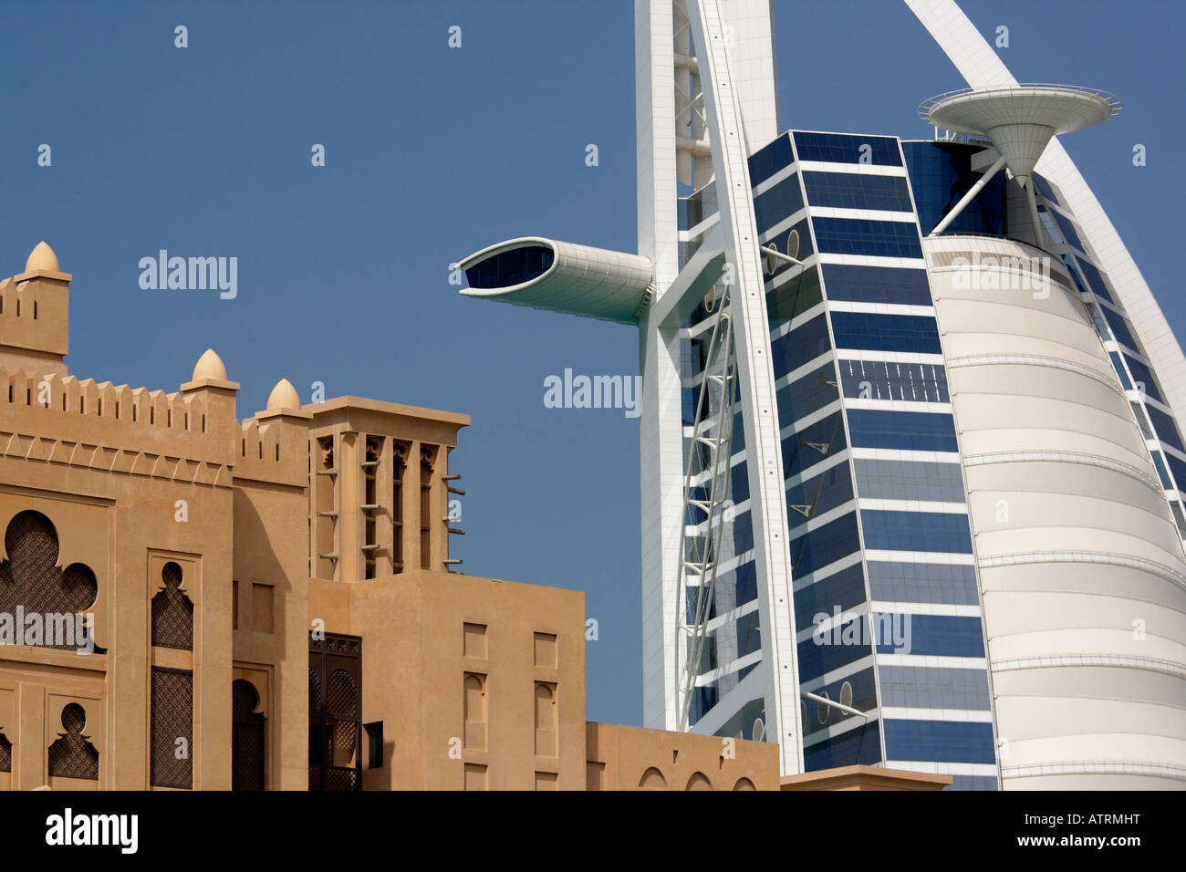 Il Burj Al Arab e Souk Madinat Jumeirah, Dubai Foto Stock