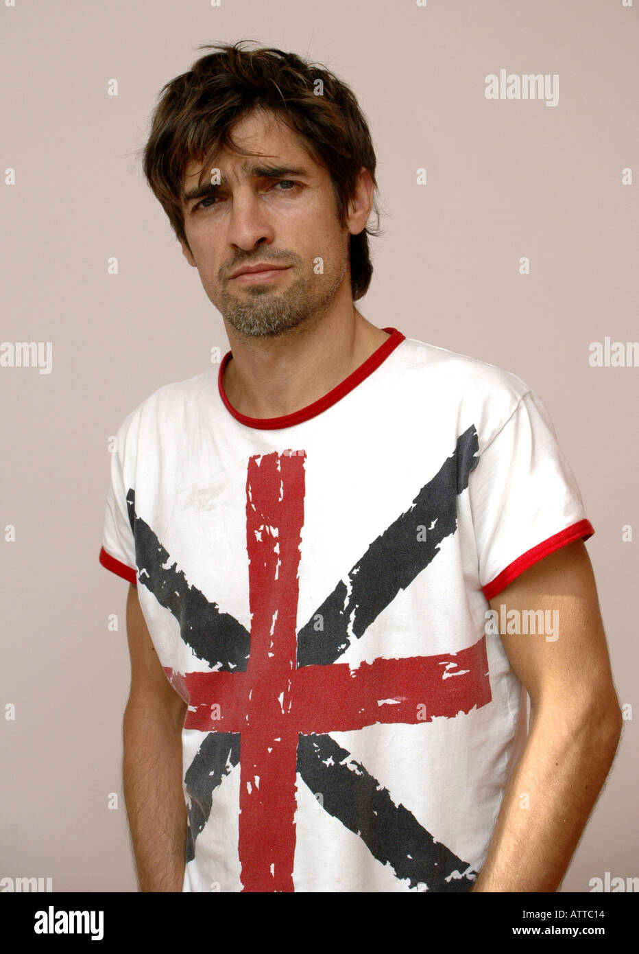 Signor Junger Mann mit Inghilterra Shirt signor giovane con Inghilterra shirt Bildagentur Begsteiger online Foto Stock