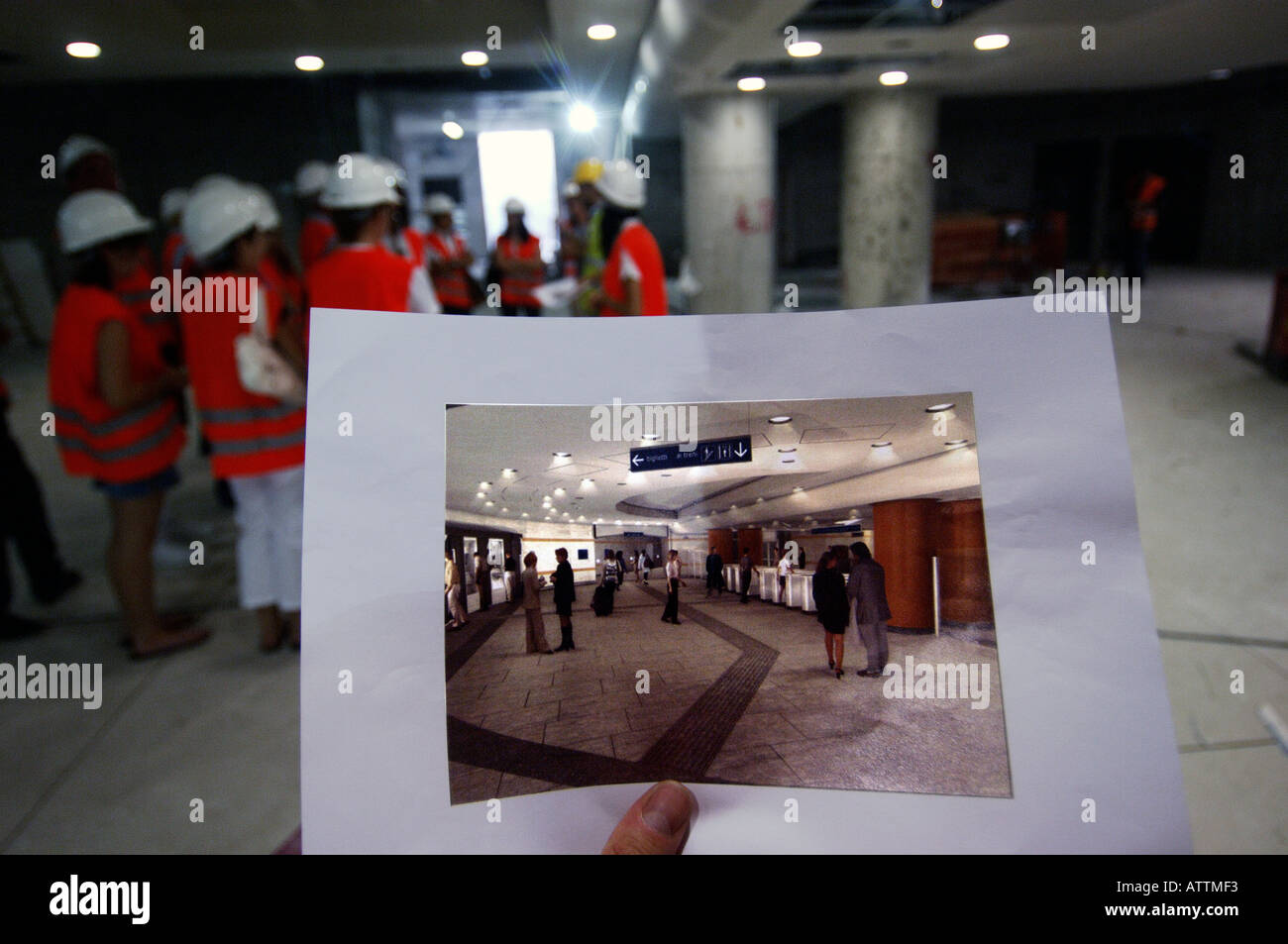 Torino una delle nuove stazioni della metropolitana che è costruito per facilitare le Olimpiadi invernali del 2006 Foto Stock