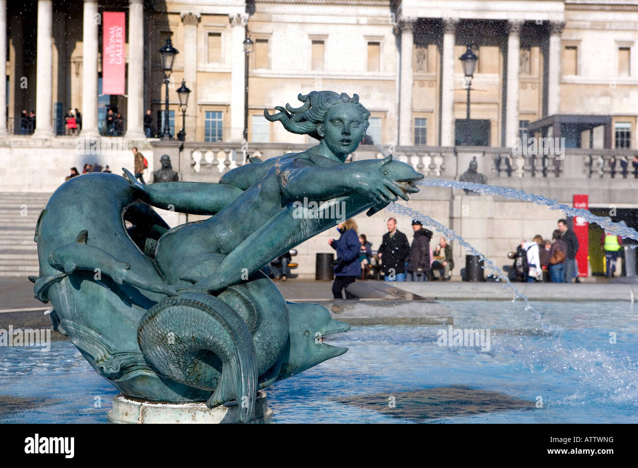 Fontana di acqua Trafalgar square lady e Dolphin Foto Stock