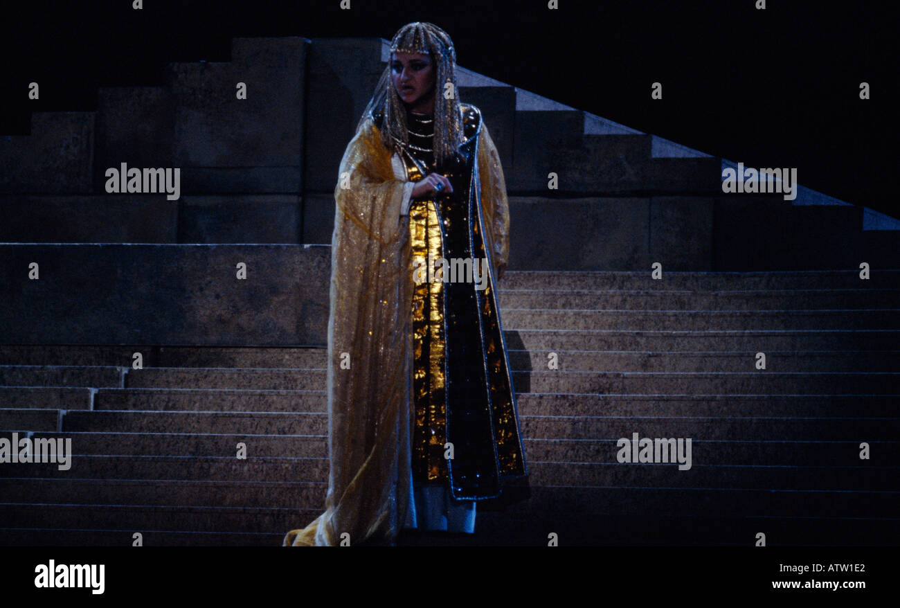 L'opera Aida di Giuseppe Verdi ambientato in Egitto per celebrare l'apertura del Khedivial Opera House del Cairo. Teatro Cultura Storia atto delle prestazioni Foto Stock