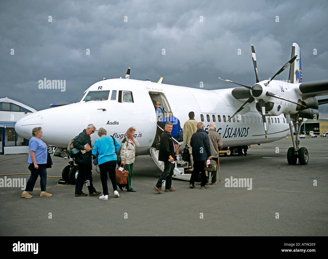 REYKJAVIK ISLANDA EUROPA Luglio volo interno Fokker 50 azionato da isole Flugfelag aria Islanda Foto Stock