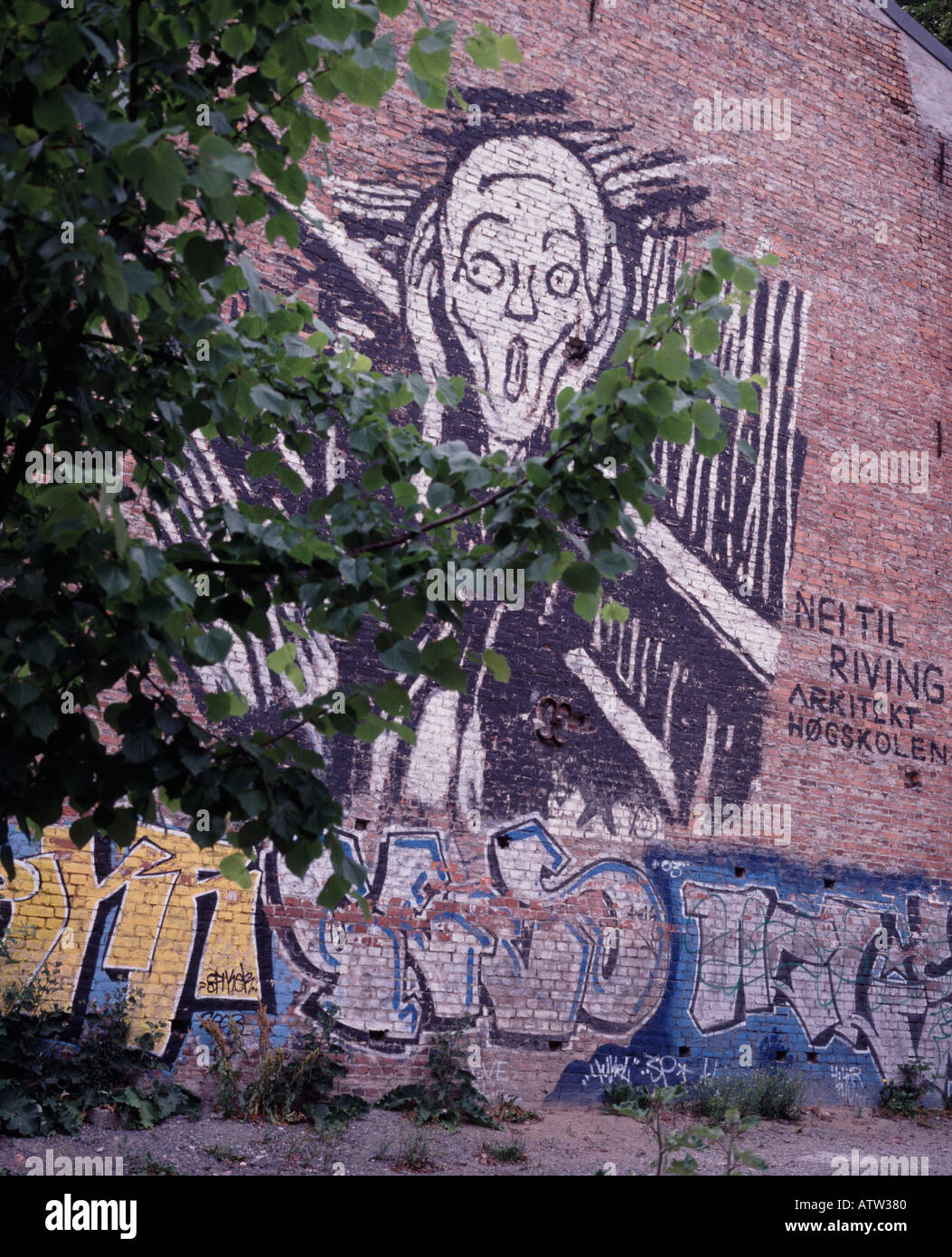 Sito di Munchs la casa con un murale di urlare dipinto sul muro Oslo Norvegia Foto Stock
