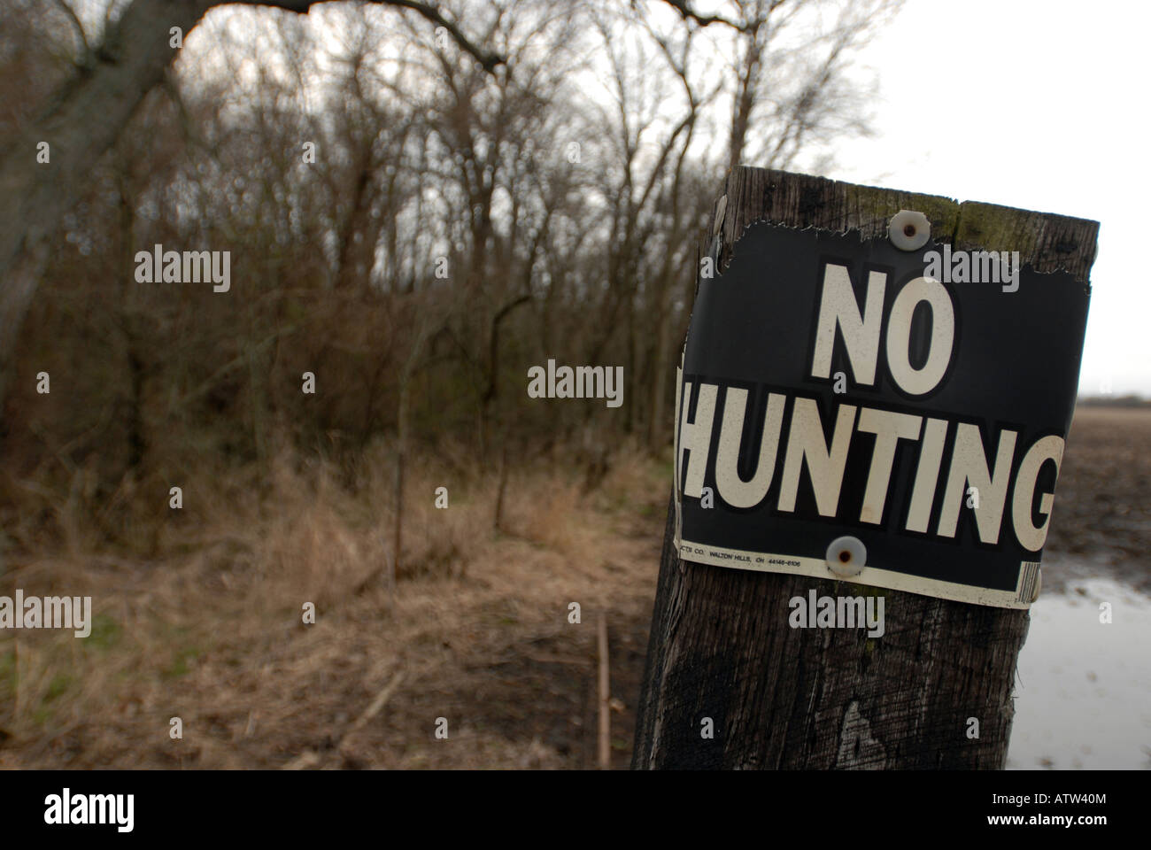 Un nessun segno di caccia su una strada rurale nel midwestern Stati Uniti. Foto Stock