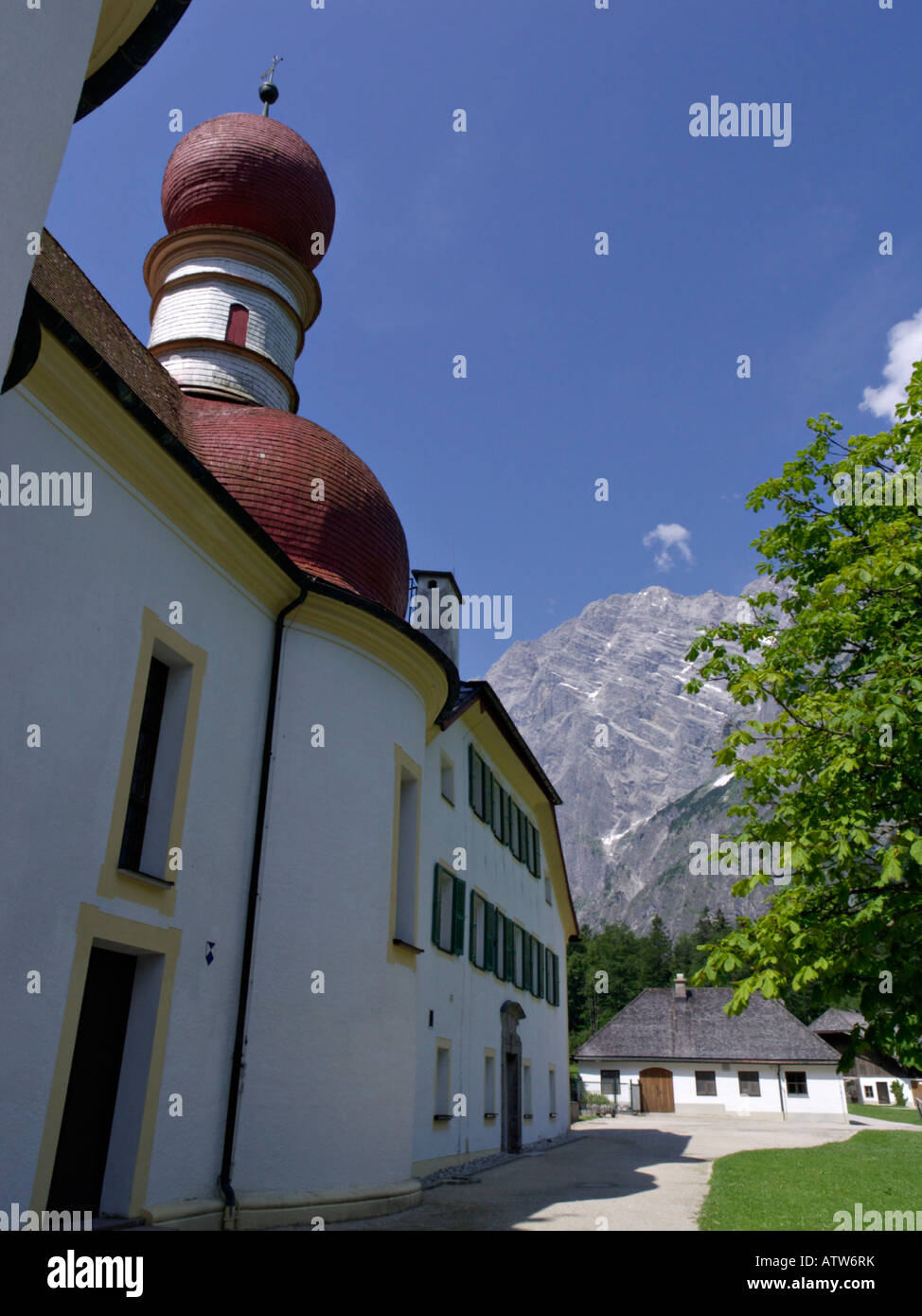 La Chiesa del pellegrinaggio di San Bartolomeo con Mounte Watzmann (2713 m), il Parco Nazionale di Berchtesgaden, Germania Foto Stock