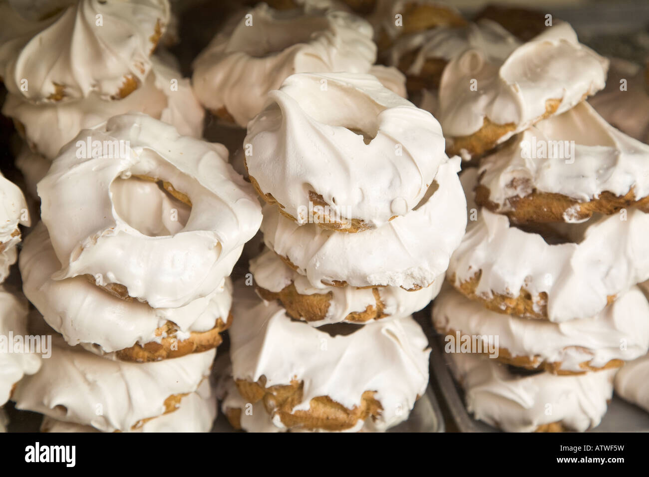 Messico Guanajuato pane rotondo con foro con glassa bianca display nel panificio Foto Stock