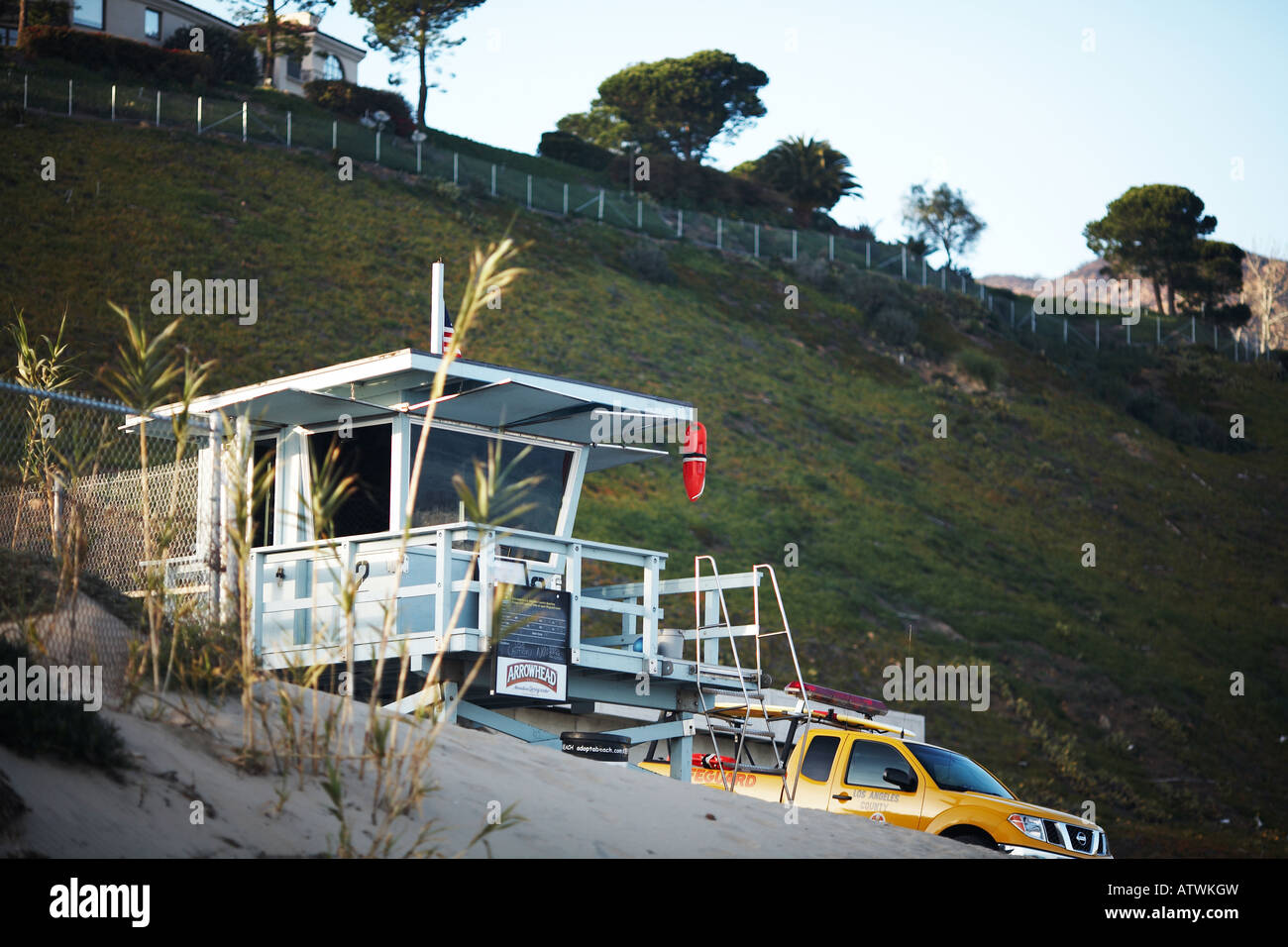 Stazione bagnino da Malibu Pier, sulla Pacific Coast Highway, Malibu, Los Angeles County, California Foto Stock