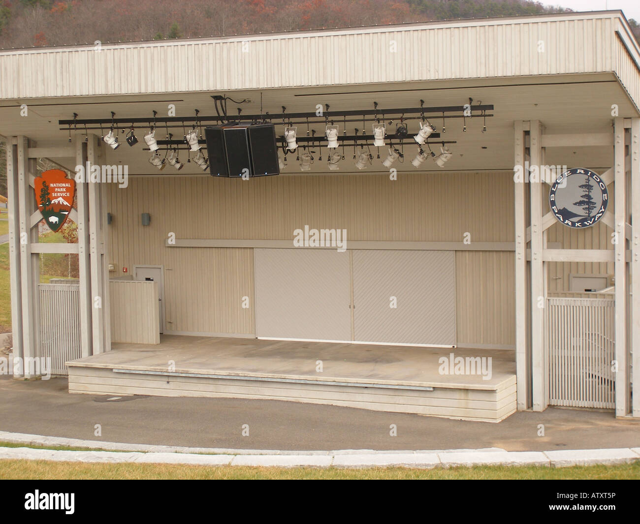 AJD59756, Blue Ridge Music Center, anfiteatro, Blue Ridge Parkway, milepost 213, Galax, Virginia, VA Foto Stock