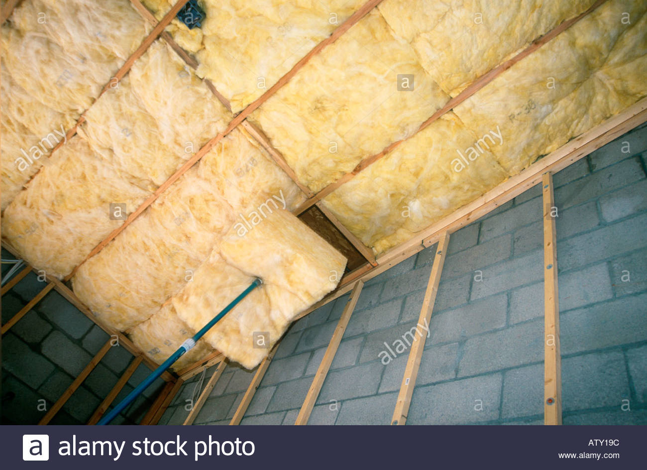 R30 R15 e R38 isolamento installato nel nuovo stile loft home in costruzione Tucson in Arizona Foto Stock