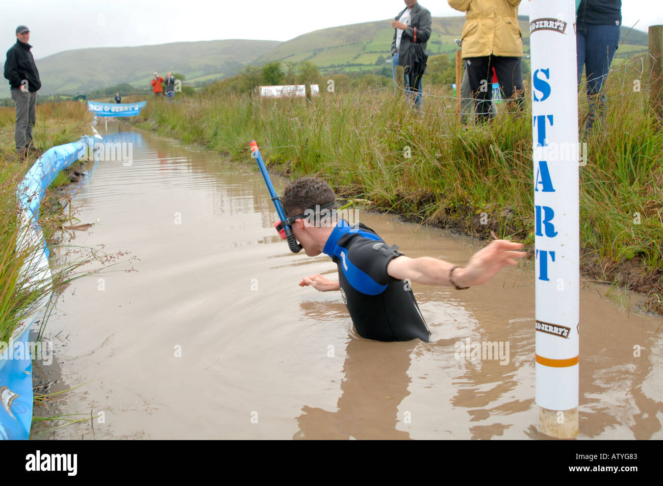 Concorrente nel mondo annuale Bog Snorkelling campionati Foto Stock