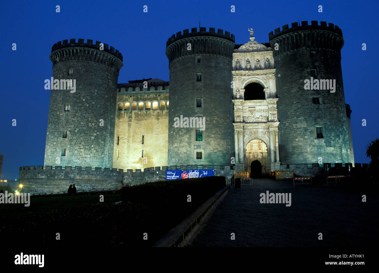 Castel Nuovo da notte Napoli Campania Italia Foto Stock