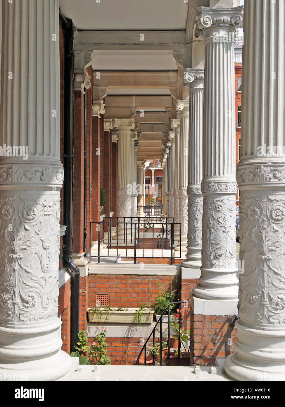 Un portico in Piazza Cadogan Knightsbridge di Londra Foto Stock