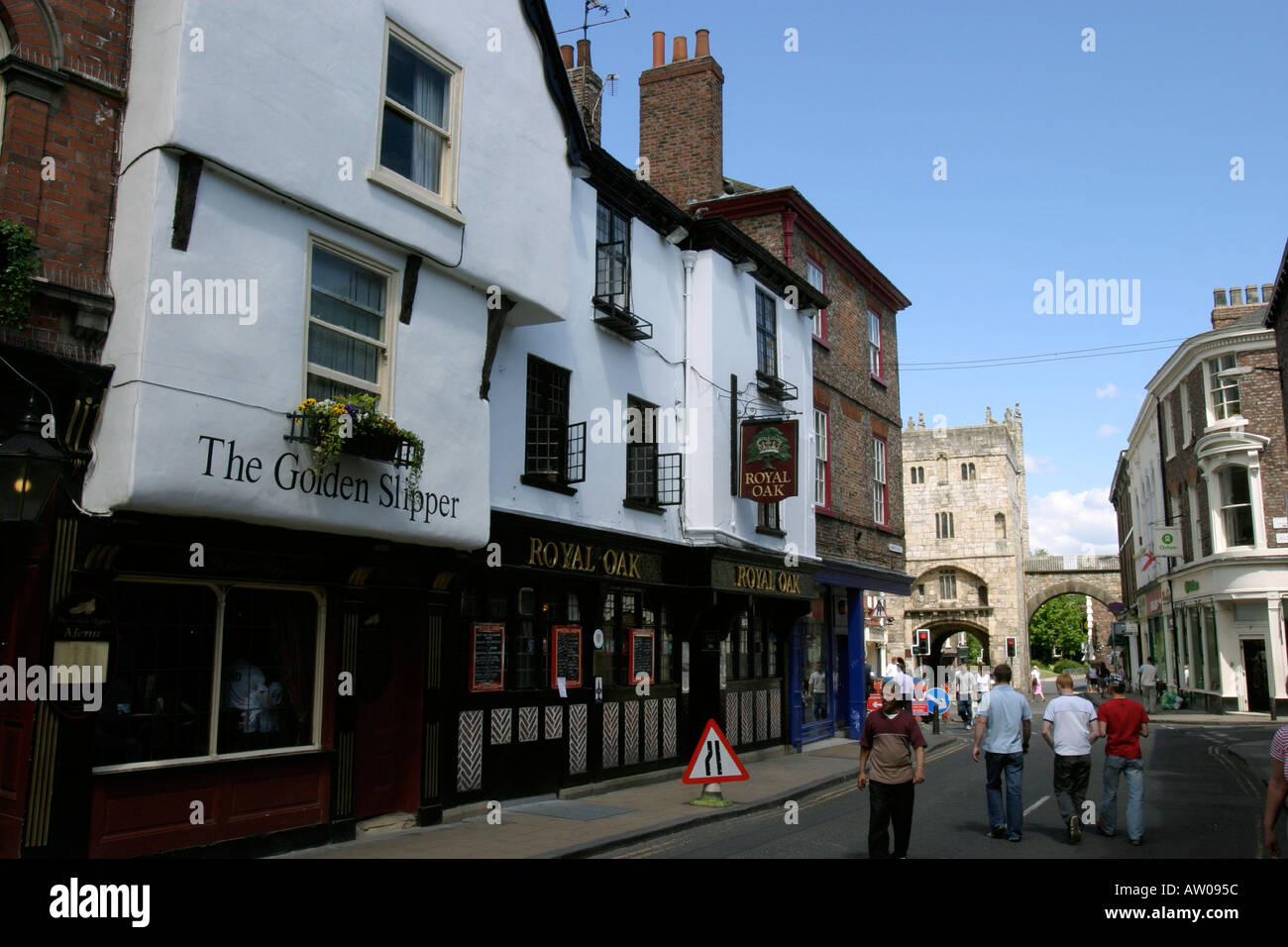 Il Golden Slipper Royal Oak case pubbliche in Goodramgate York Monk Bar in background Foto Stock