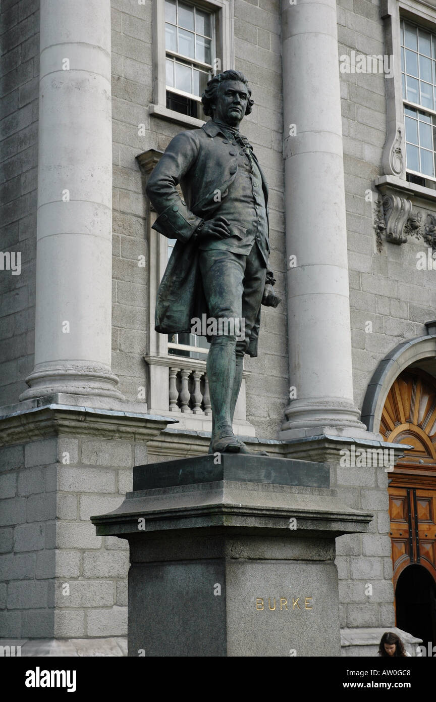 Il BURKE statua al di fuori del Trinity College di Dublino Foto Stock